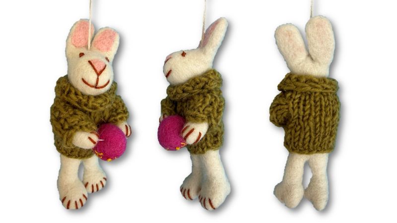 Hare med strikket genser